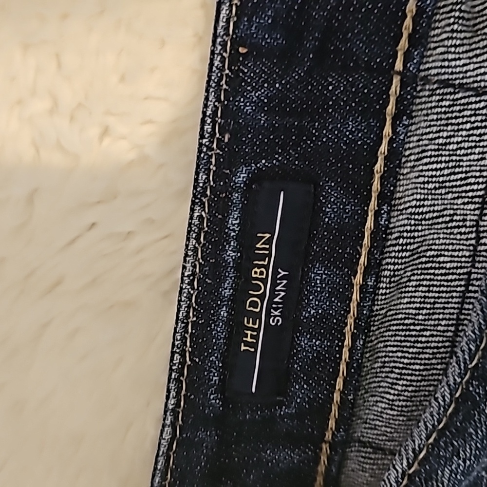 Vigoss‎ Dark Wash Distressed Jeans - Picture 3 of 6